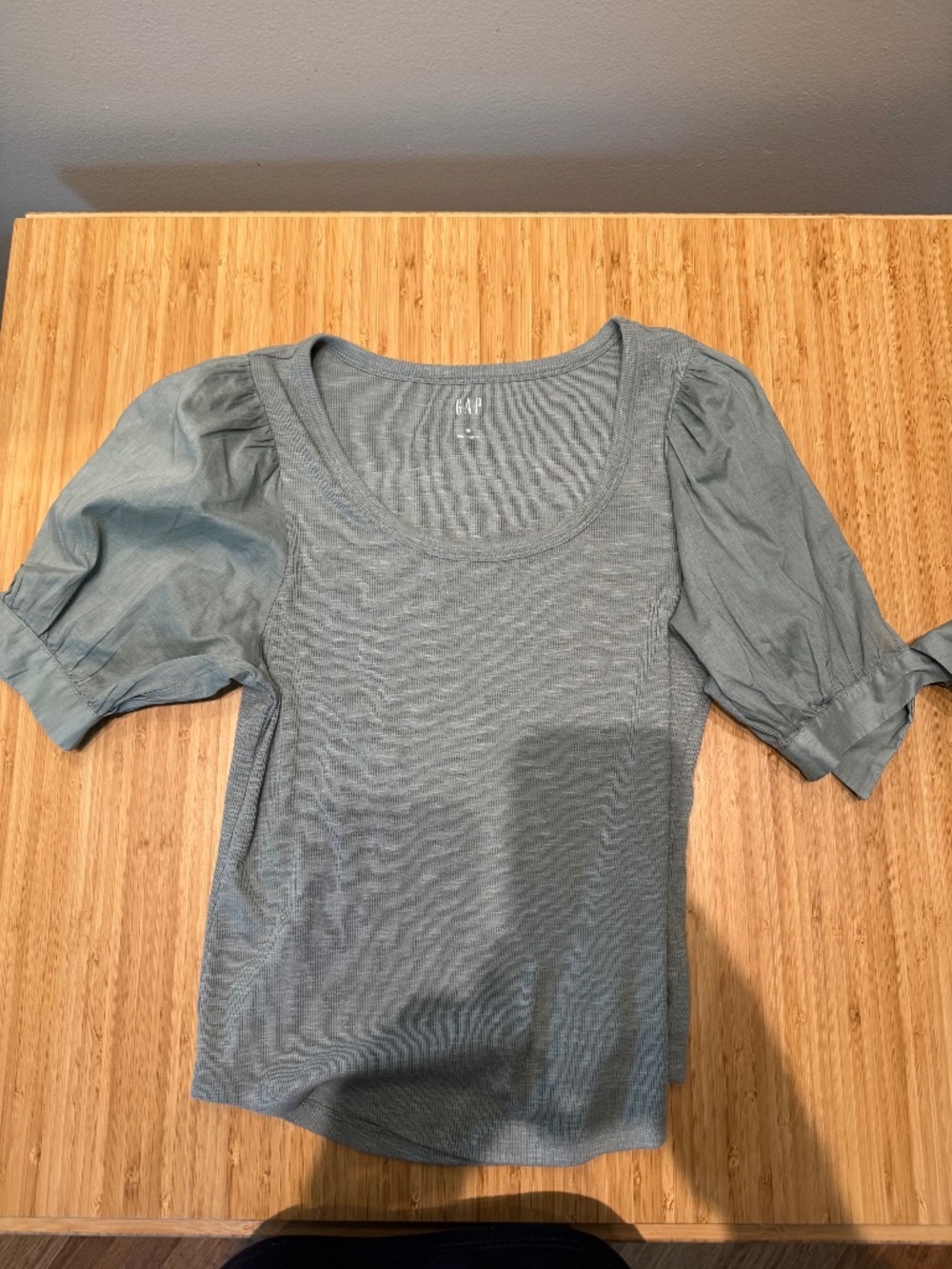 Top with tied sleeves